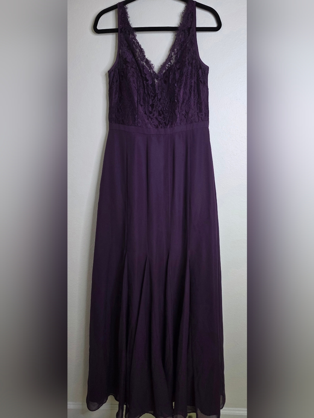 Weddington Way Plum Purple Lace Chiffon Maxi Gown Formal Bridesmaid Dress Size 8
